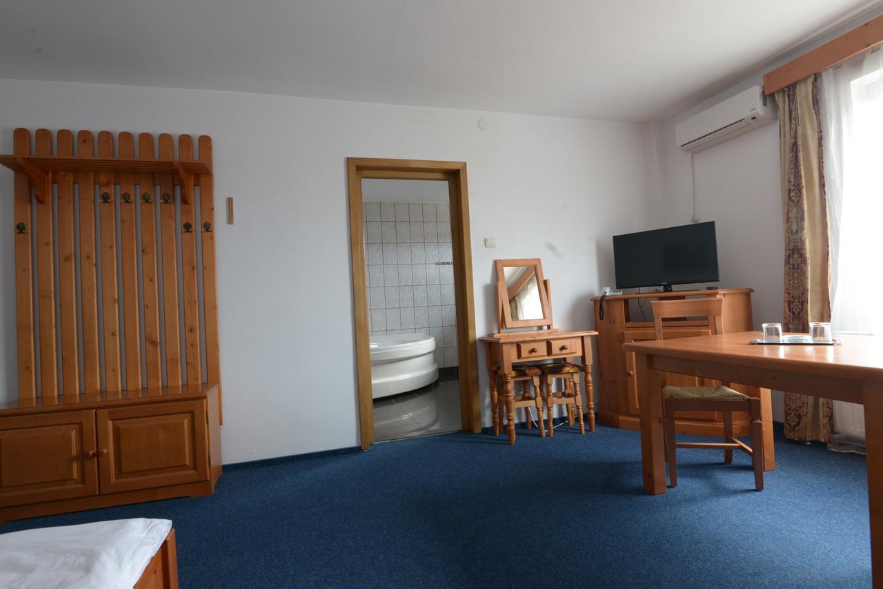 חונדוארה Hotel Maier מראה חיצוני תמונה