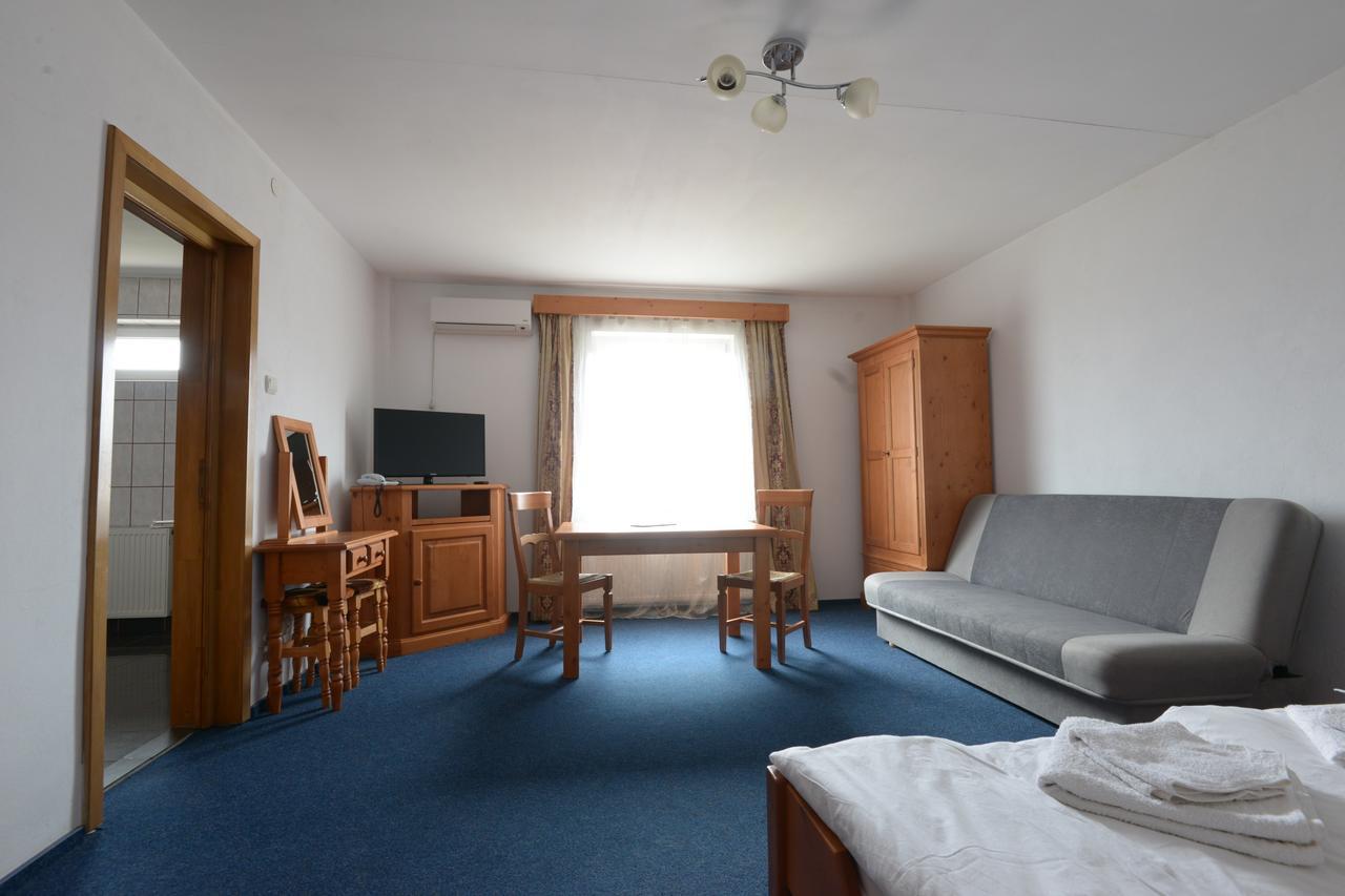 חונדוארה Hotel Maier מראה חיצוני תמונה