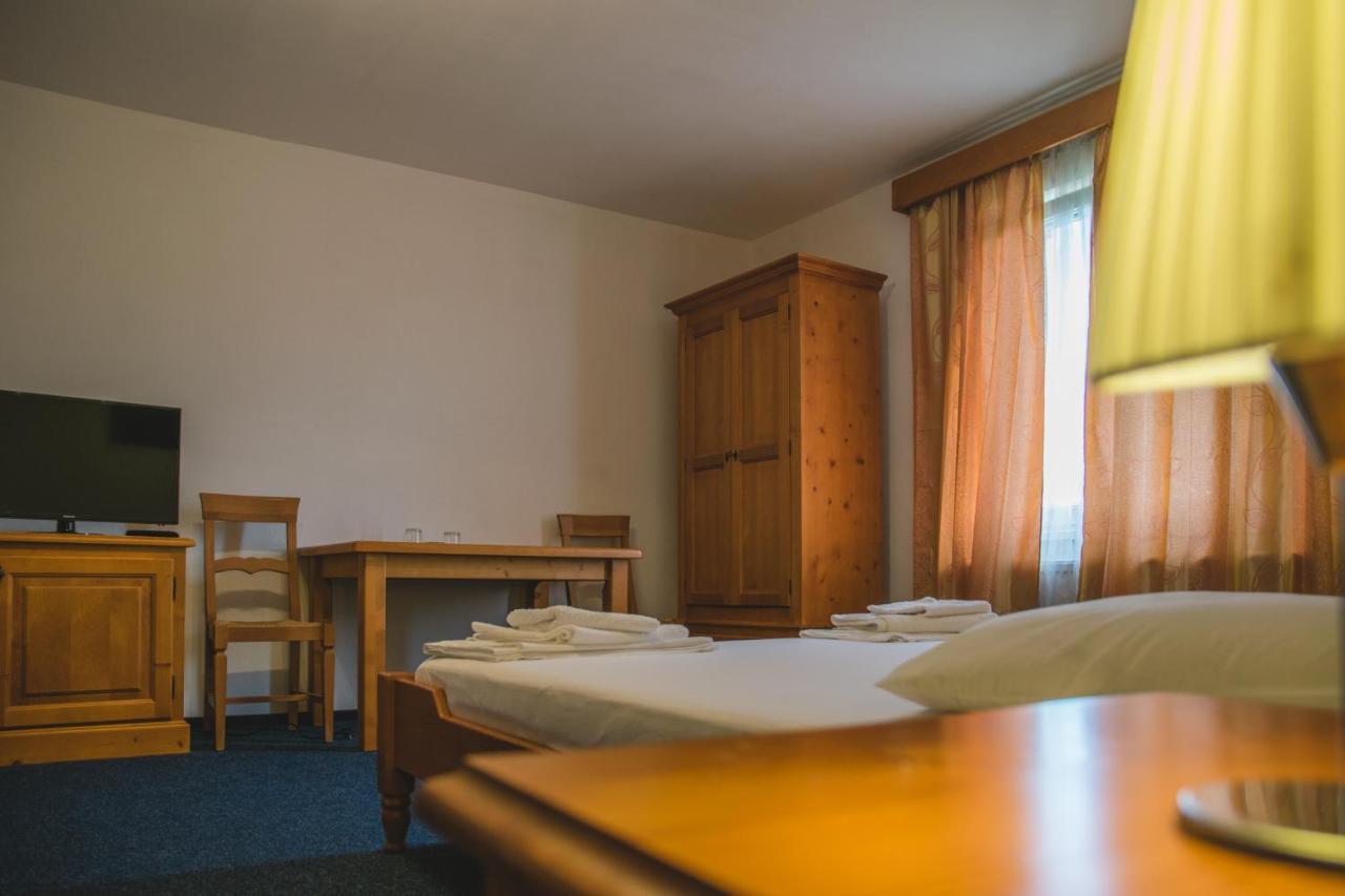 חונדוארה Hotel Maier מראה חיצוני תמונה
