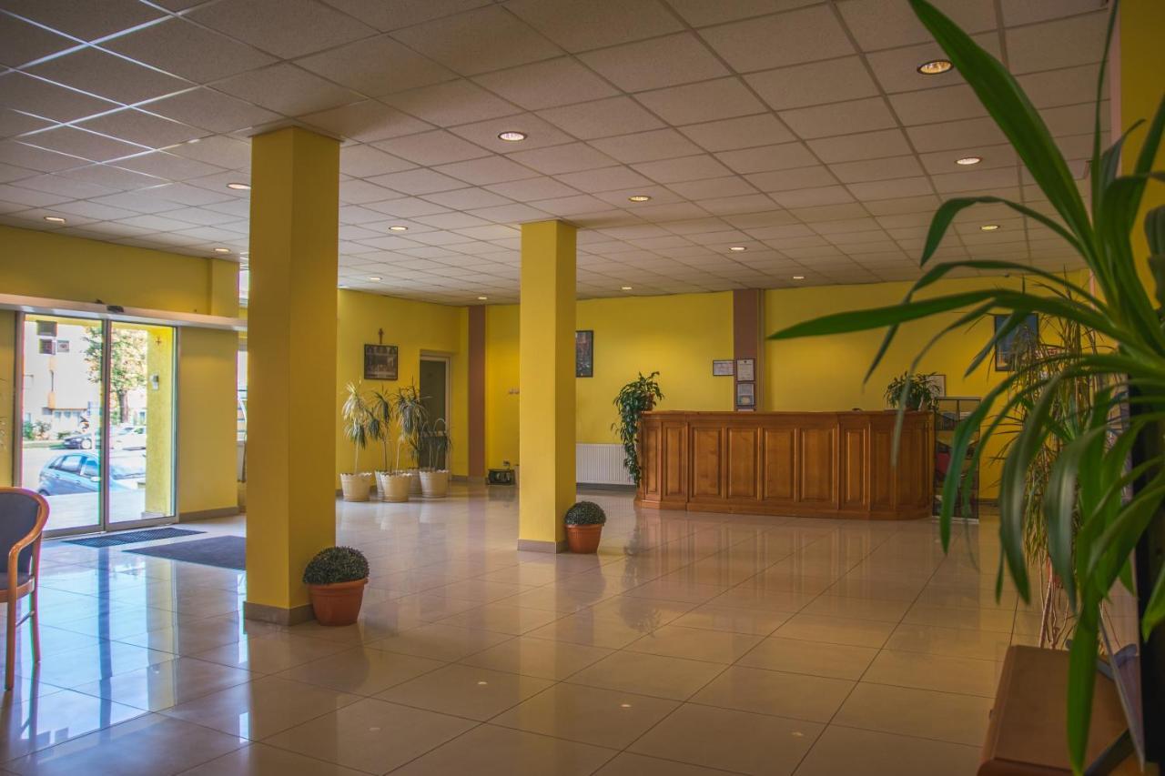 חונדוארה Hotel Maier מראה חיצוני תמונה